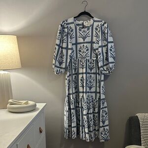 Elegant Blue and White Floral Long Sleeve Dress